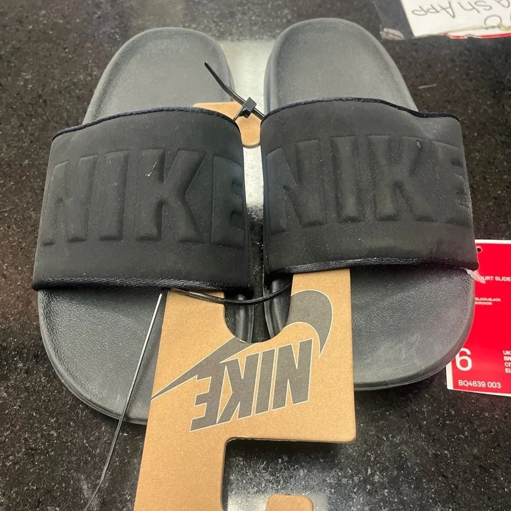Sz Various Nike slides black big kids